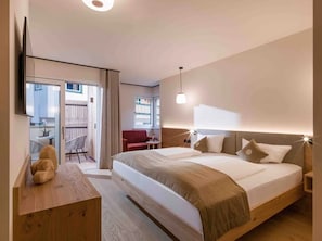 Family Apartment | Hypo-allergenic bedding, in-room safe, desk, laptop workspace - Hotel Sonnschein (Hopfgarten im Brixental)