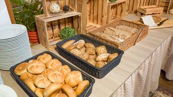 Free buffet breakfast