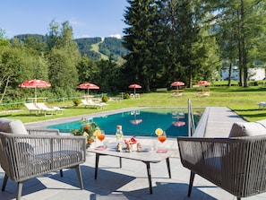 2 indoor pools, seasonal outdoor pool, pool umbrellas, pool loungers - Hotel Sonnschein (Hopfgarten im Brixental)