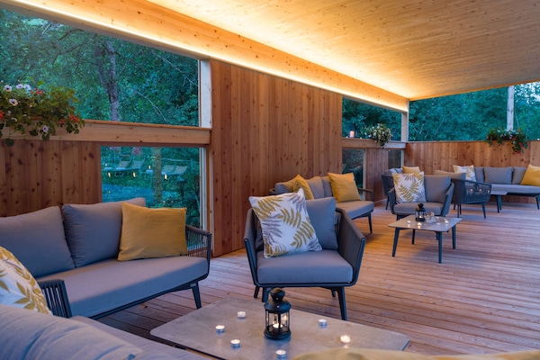 Bar junto a la piscina