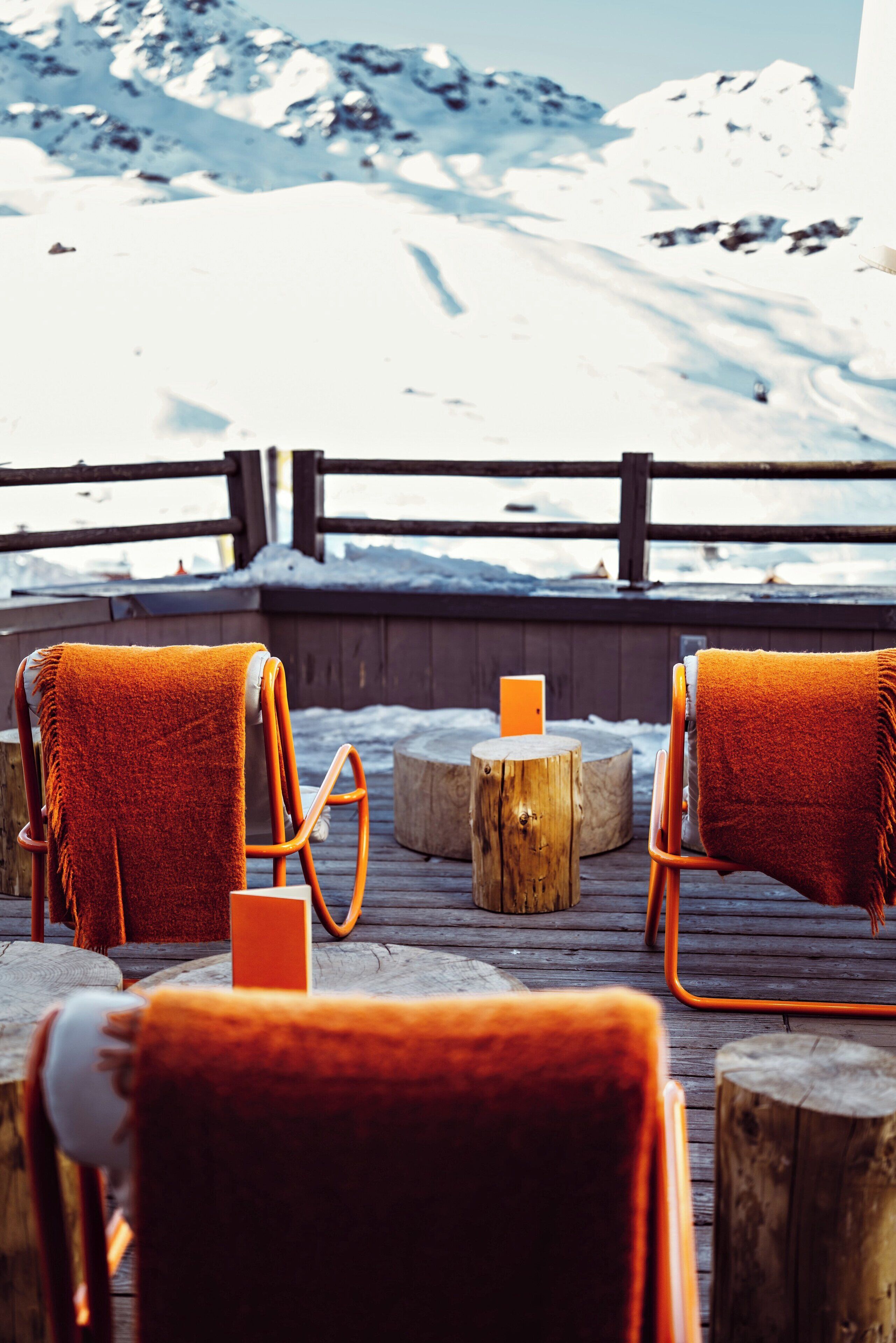 2 restaurants, breakfast, lunch, dinner served; french cuisine