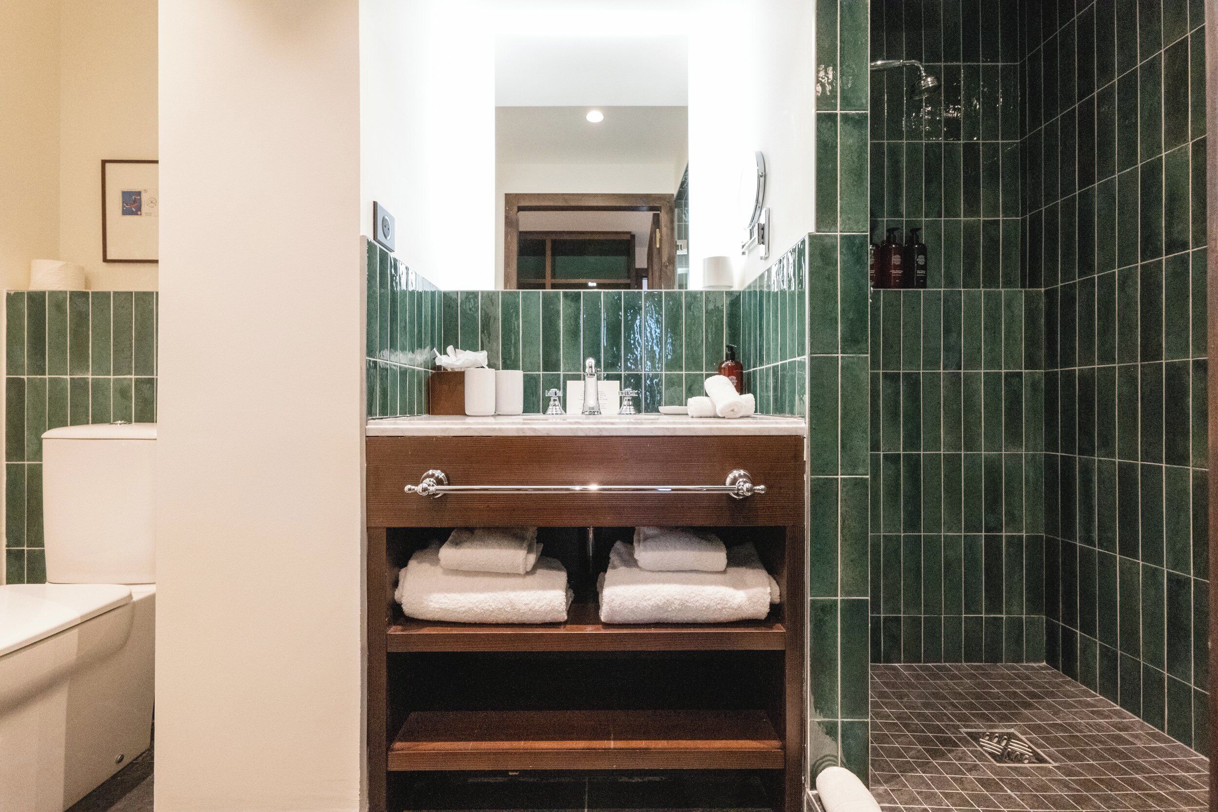 Zimmersafe, schallisolierte Zimmer, kostenloses WLAN, Bettwäsche