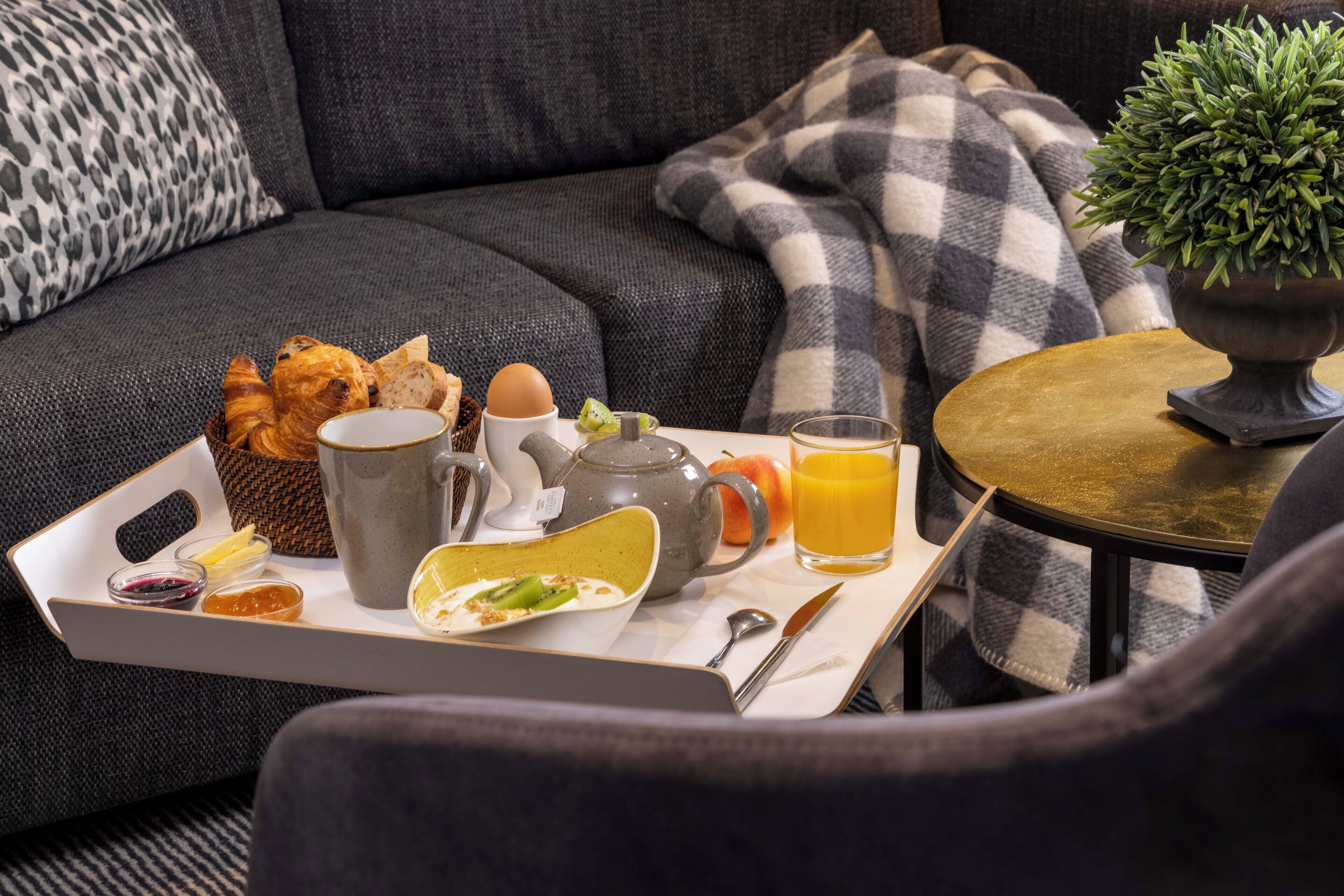 cosy double room - main house | in-room dining