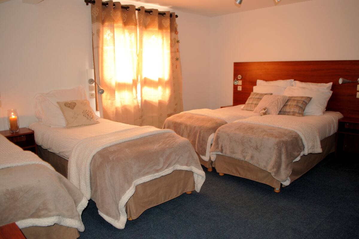 Quarto família, ao lado da pista de esqui (NEW HOTEL)