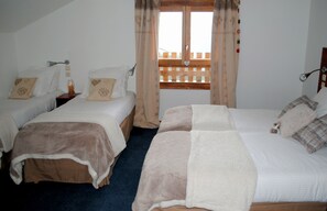 Quarto família, sacada (NEW HOTEL)