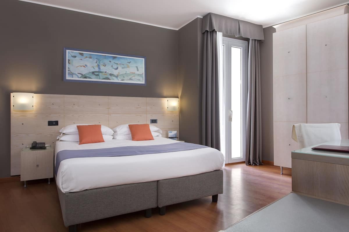 Hypo-allergenic bedding available, down comforters, in-room safe, desk