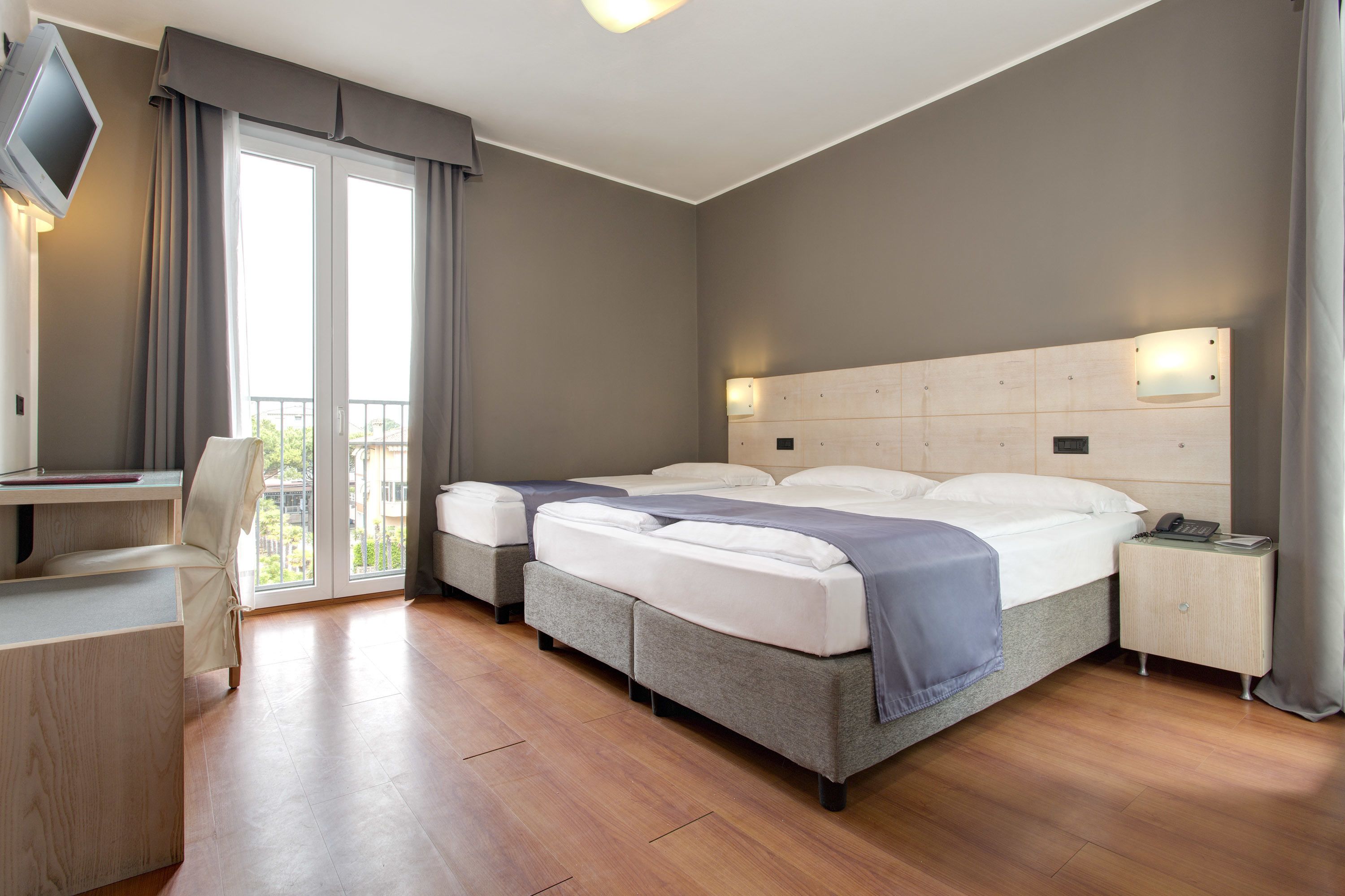 standard triple room (lettino da spiaggia incluso) | hypo-allergenic bedding, down duvets, in-room safe, desk