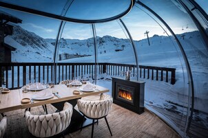 Breakfast and dinner served