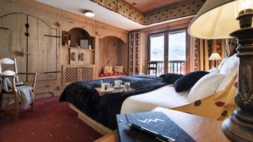 TV LCD, lareira, DVD player