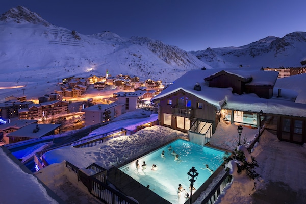 Outdoor pool, open 10:00 AM to 8:00 PM, sun loungers