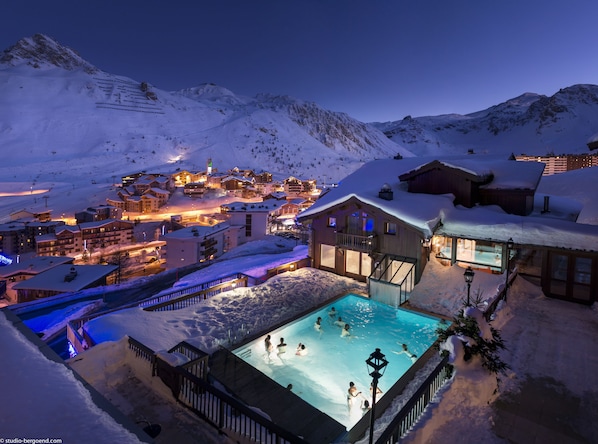 Outdoor pool, open 10:00 AM to 8:00 PM, sun loungers