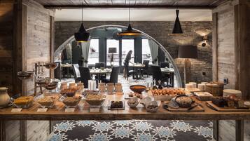Free daily buffet breakfast