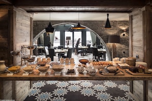 Free daily buffet breakfast