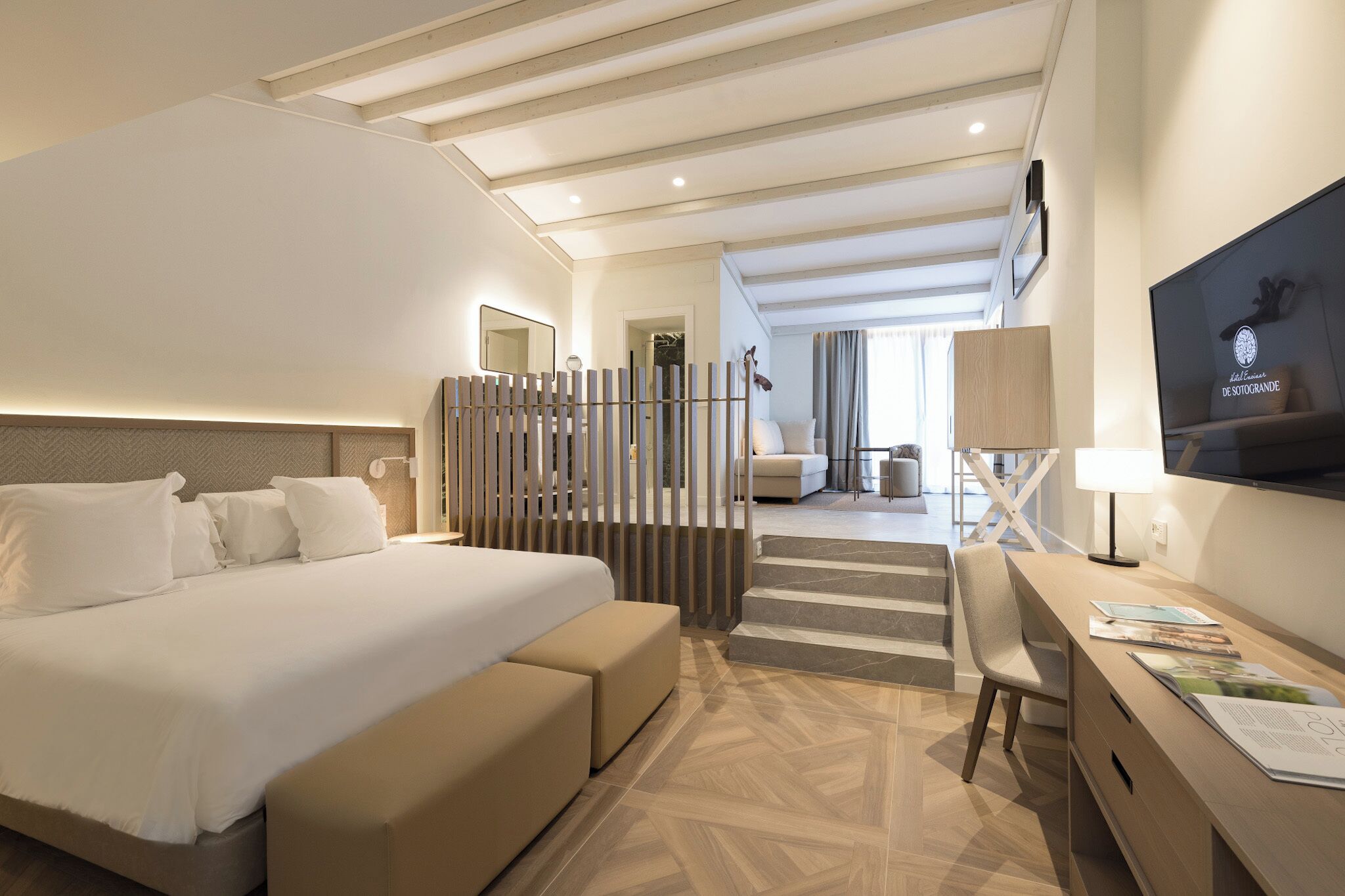 Minibar, caja fuerte, escritorio y espacio para trabajar con un portátil