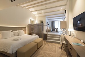 Minibar, in-room safe, desk, laptop workspace - Hotel Encinar de Sotogrande (San Roque)