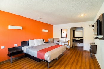 Motel 6 Blue Springs, MO