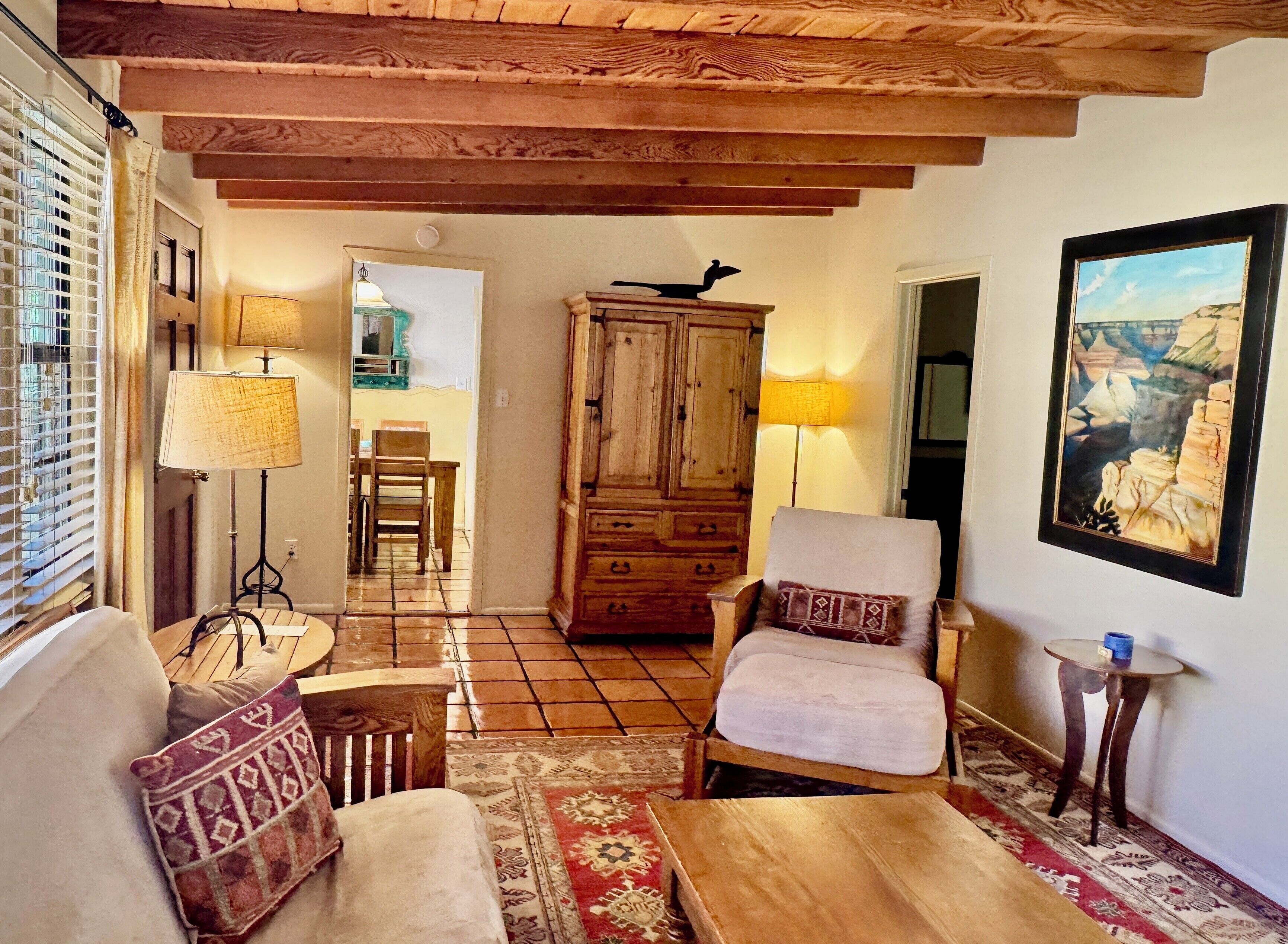 Two Bedroom Bungalow  | Zona de estar | Una televisión, un reproductor de DVD