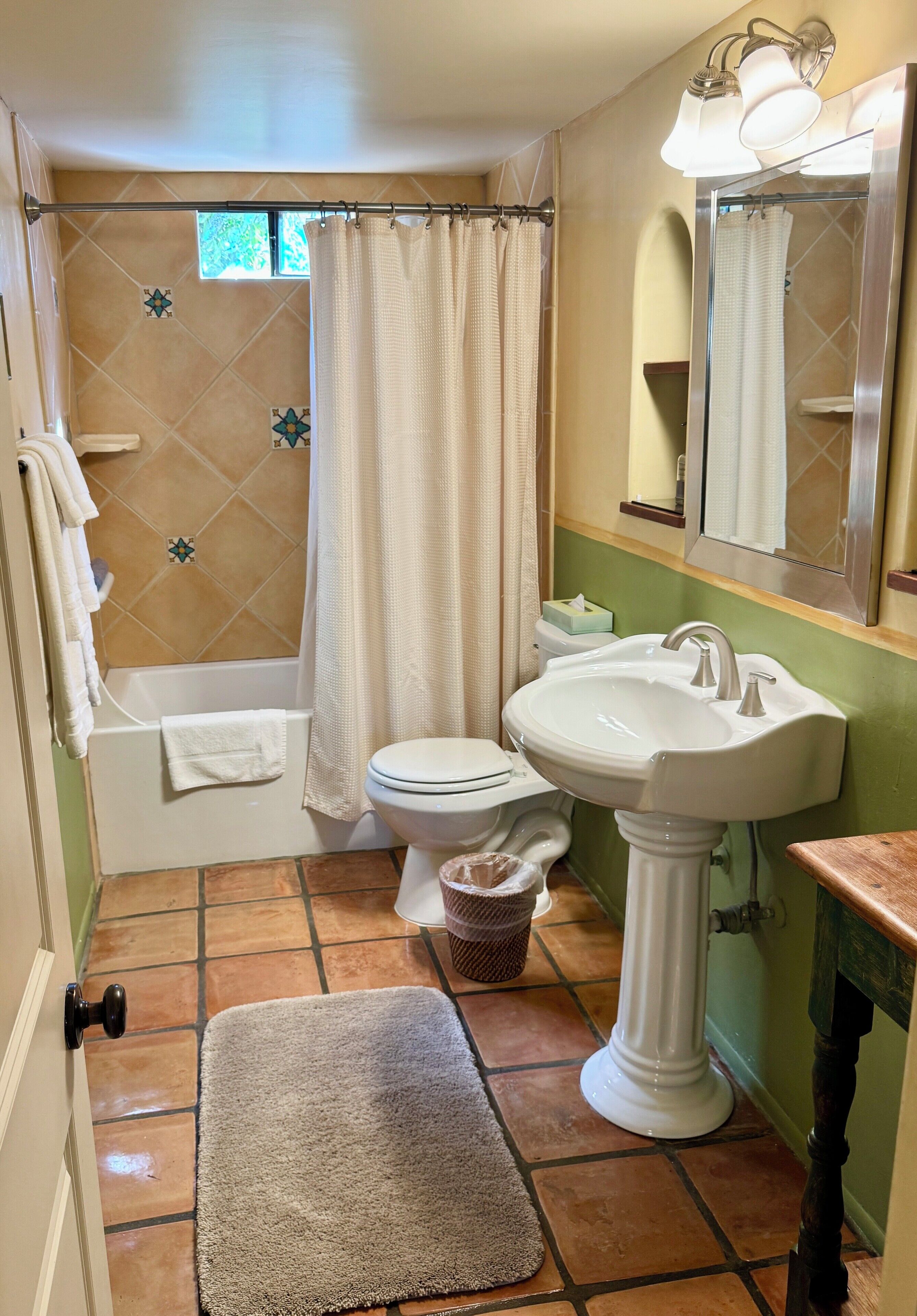 one bedroom double suite | bathroom | free toiletries, hair dryer, bathrobes, towels