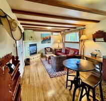 Ropa de cama de alta calidad, minibar y decoración personalizada 