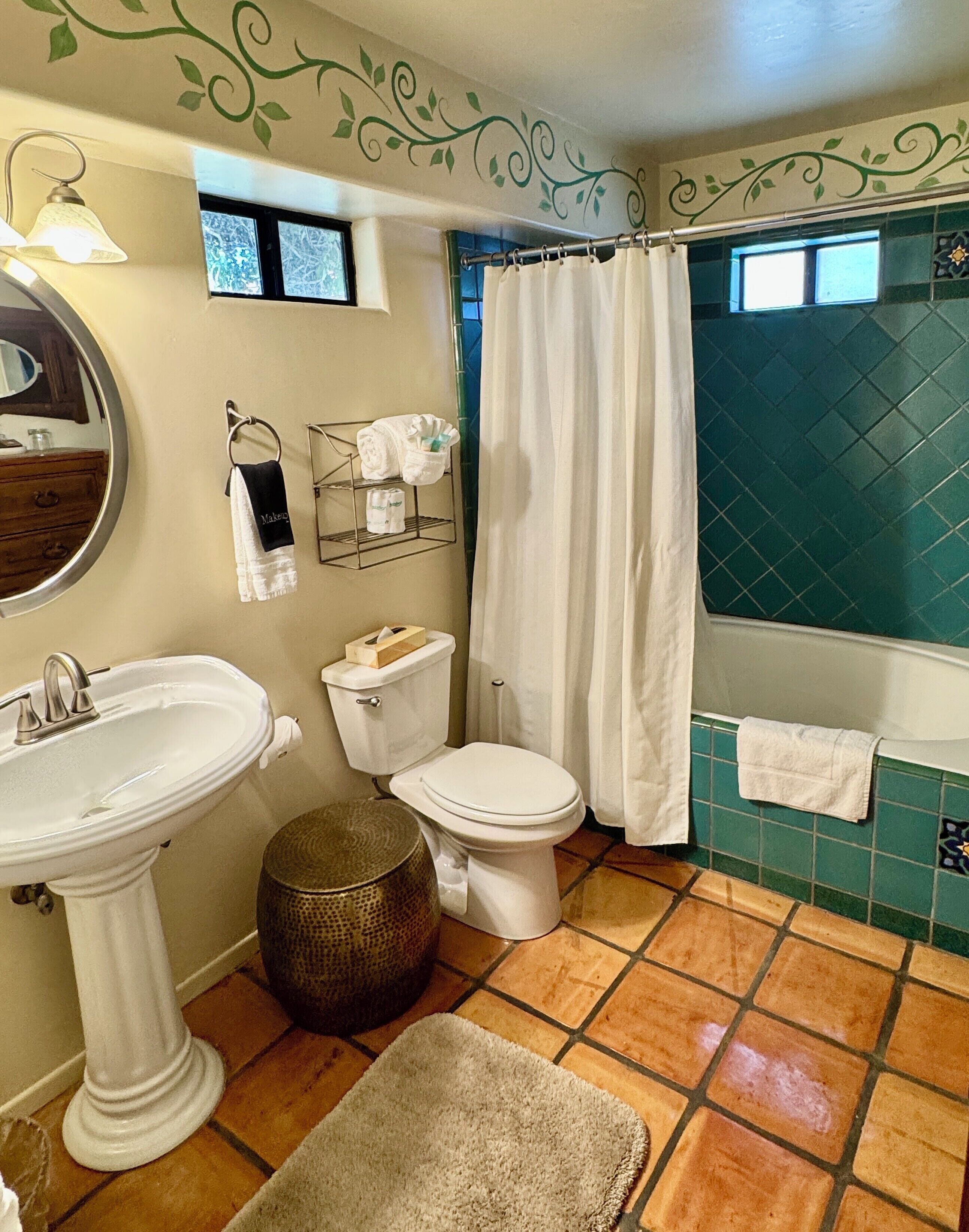 suite, 1 king bed | bathroom | free toiletries, hair dryer, bathrobes, towels