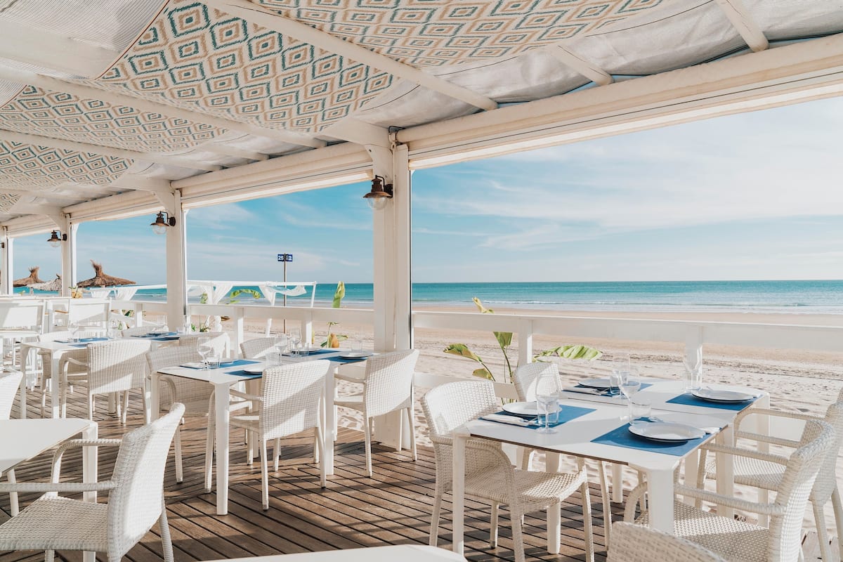 breakfast and dinner served