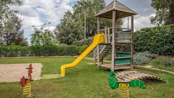Children’s play area – outdoor