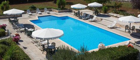 Seasonal outdoor pool