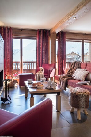 Apartment, 3 Bedrooms (Plus Cabine - Airelles) | Living area