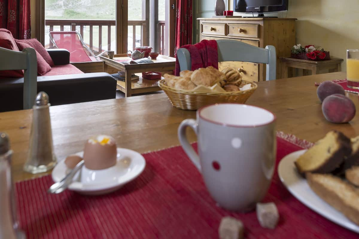 Appartement, 2 chambres | Repas dans la chambre