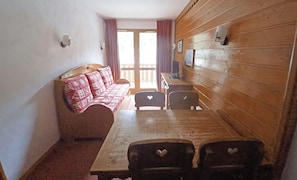 Apartamento | Área de estar | TV