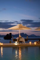 Breakfast, lunch and dinner served