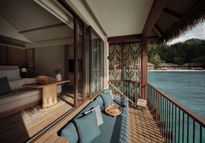 Villa (1 King Bed, Water) | Veranda