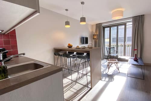 Dúplex familiar, 2 habitaciones, vistas a la ciudad | Cocina privada | Frigorífico, horno, placa de cocina y lavavajillas