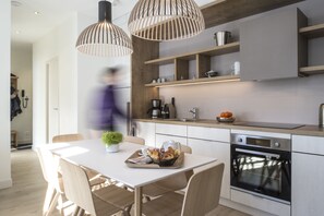 Comfort Apartment, 2 Bedrooms, Mountain View | Private kitchen