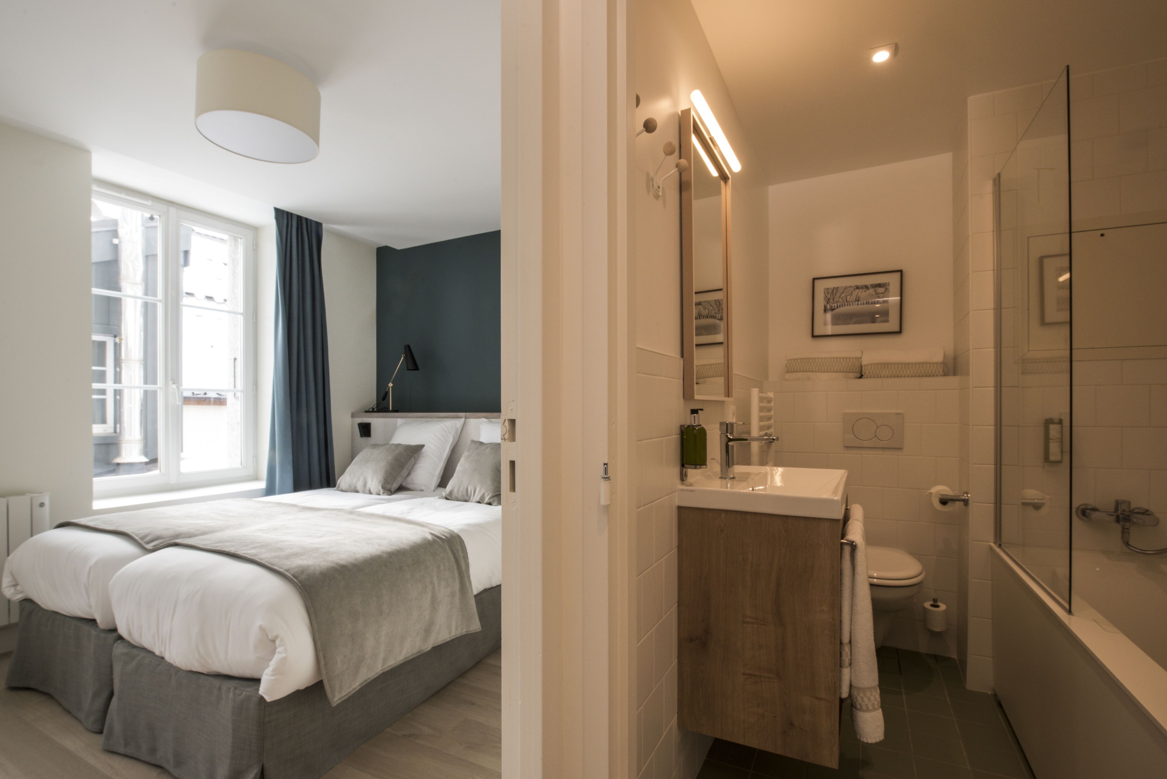 superior apartment, 1 bedroom, mountain view | bathroom | free toiletries, hair dryer, towels, soap