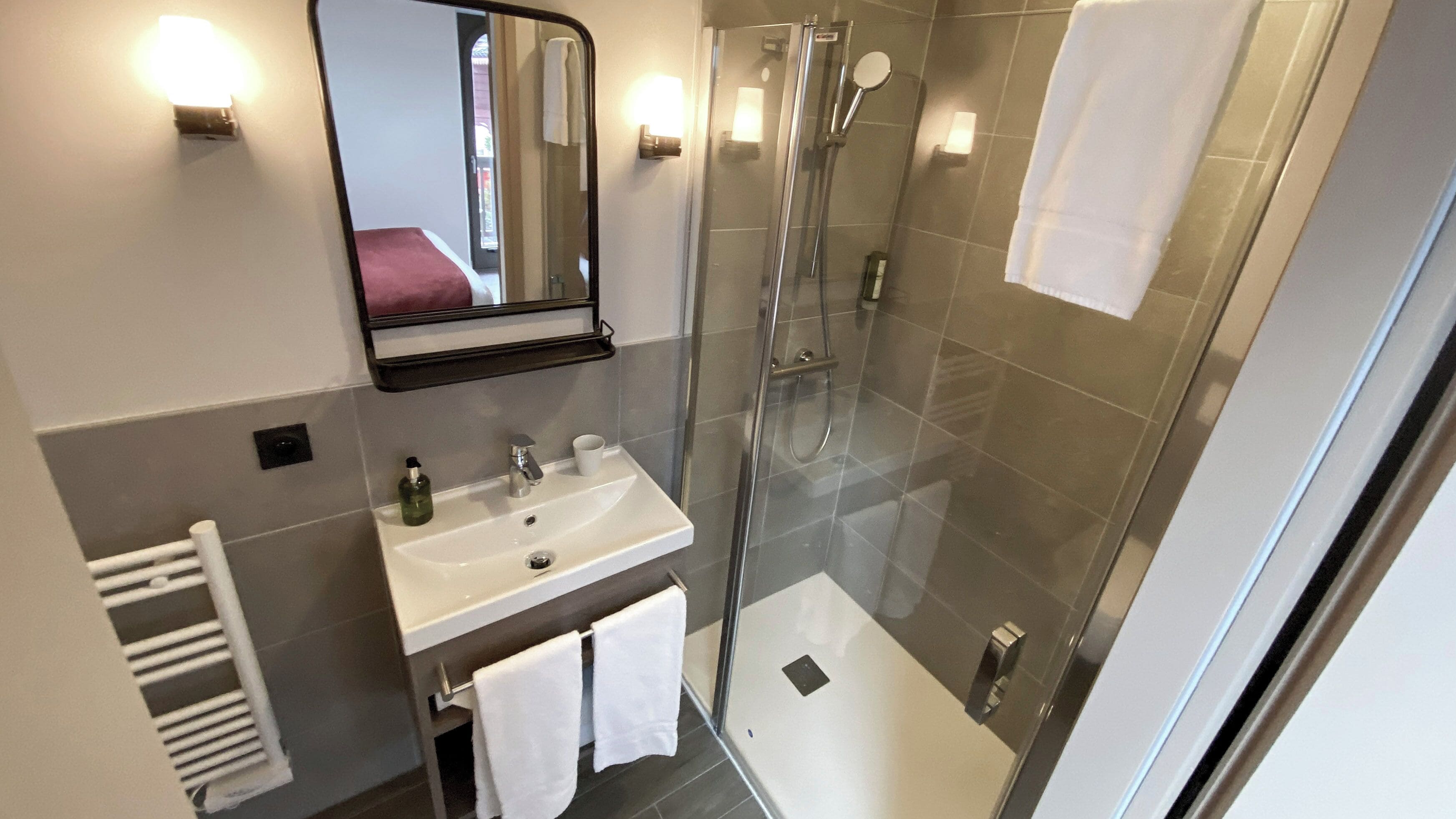 family duplex, 2 bedrooms, city view | bathroom | free toiletries, hair dryer, towels, soap