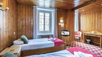 Chambre Lits Jumeaux | Bureau, lits bébé (gratuits), lits pliants/supplémentaires