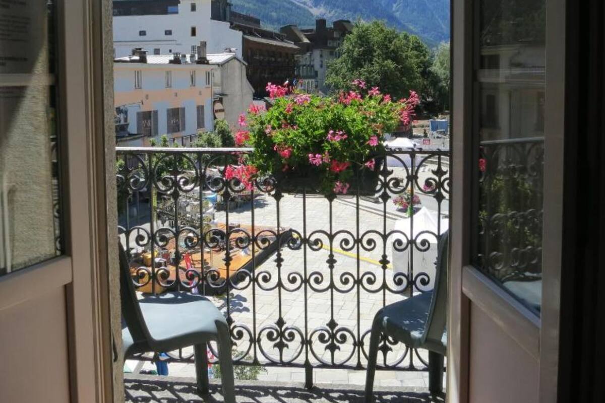 Double Room | Desk, cribs (free), rollaway beds (surcharge), WiFi (free)