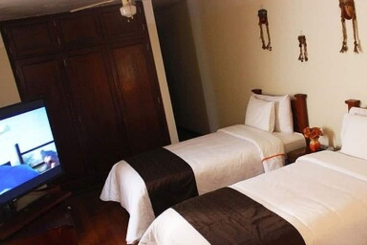 In-room safe, desk, iron/ironing board (on request), WiFi (free)