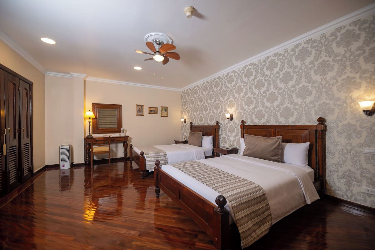 Standard Twin Room | Premium bedding, in-room safe, desk, laptop workspace