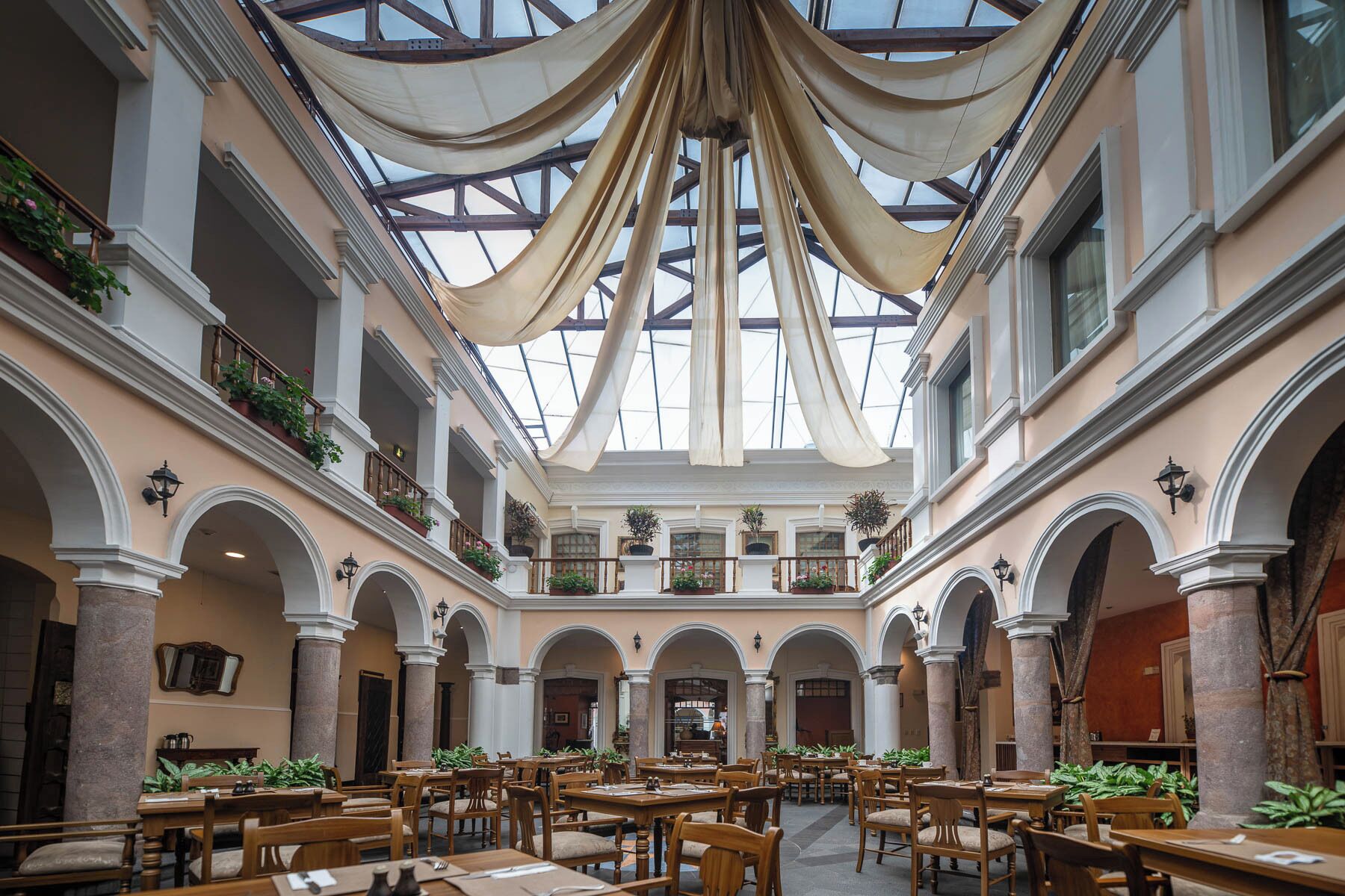 breakfast, lunch and dinner served