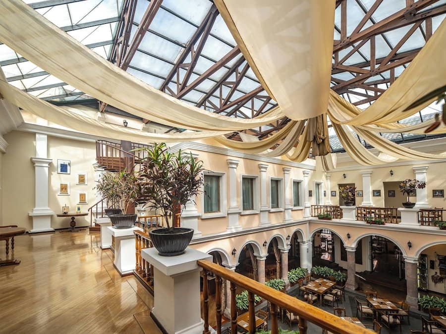 Breakfast, lunch, dinner served; international cuisine