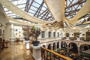 Frokost, lunsj og middag serveres, internasjonale retter 