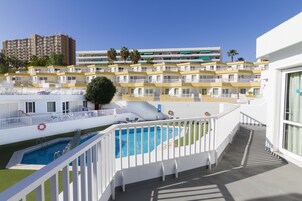 3 outdoor pools, open 10:30 AM to 6:00 PM, sun loungers