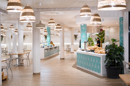 Daily buffet breakfast (EUR 8 per person)