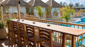 4 bars/lounges, poolside bar