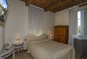 Desk, cots/infant beds, free WiFi - Art Relais (Lucca)