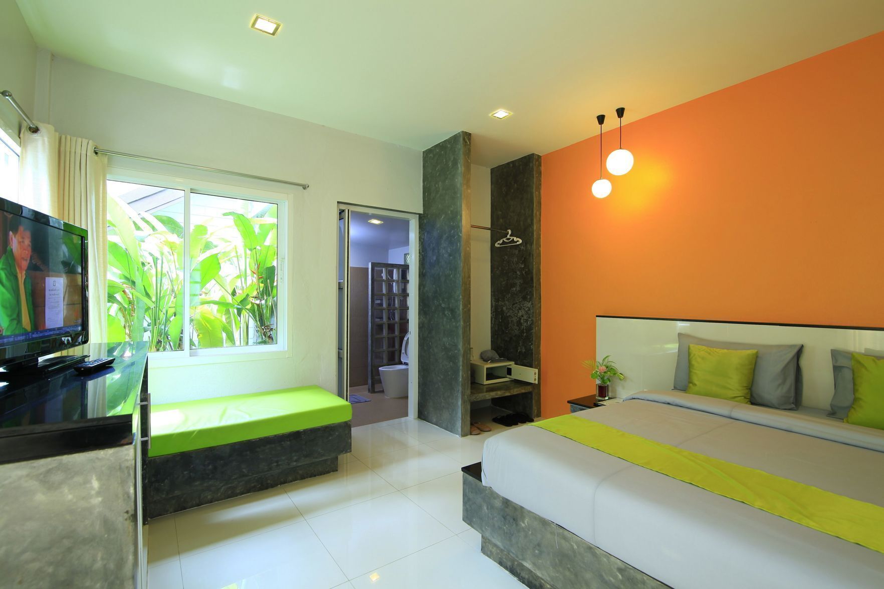 Minibar, in-room safe, free WiFi, bed sheets