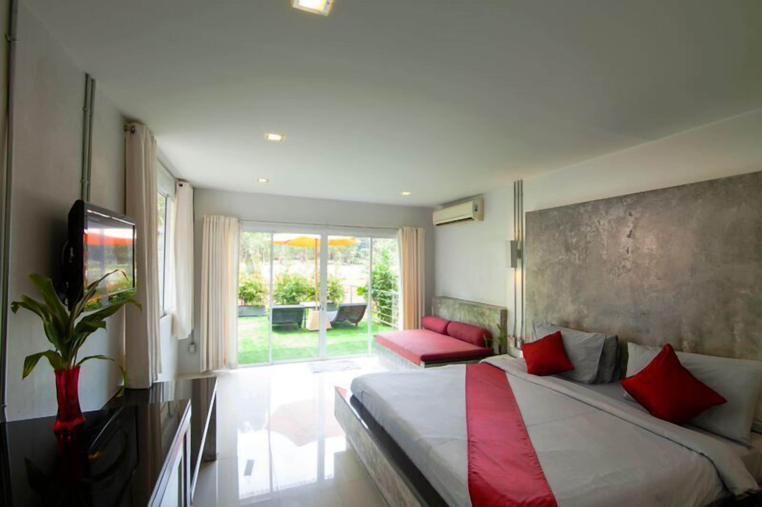 Minibar, in-room safe, free WiFi, bed sheets