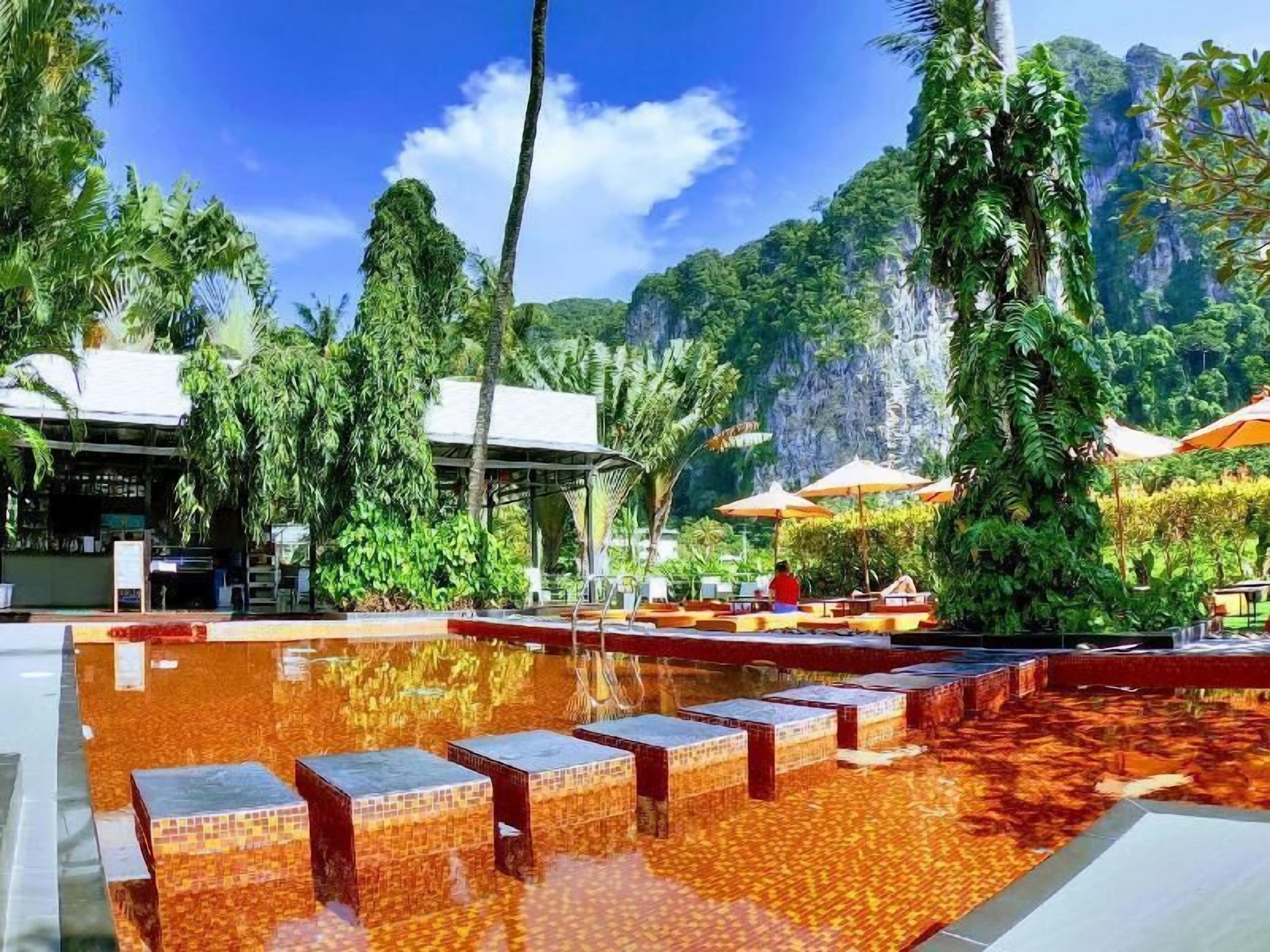 Pool | Outdoor pool